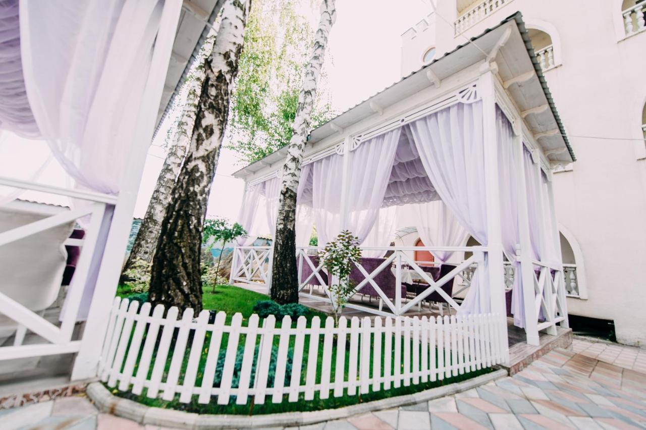 Urartu Hotel Kharkiv Extérieur photo