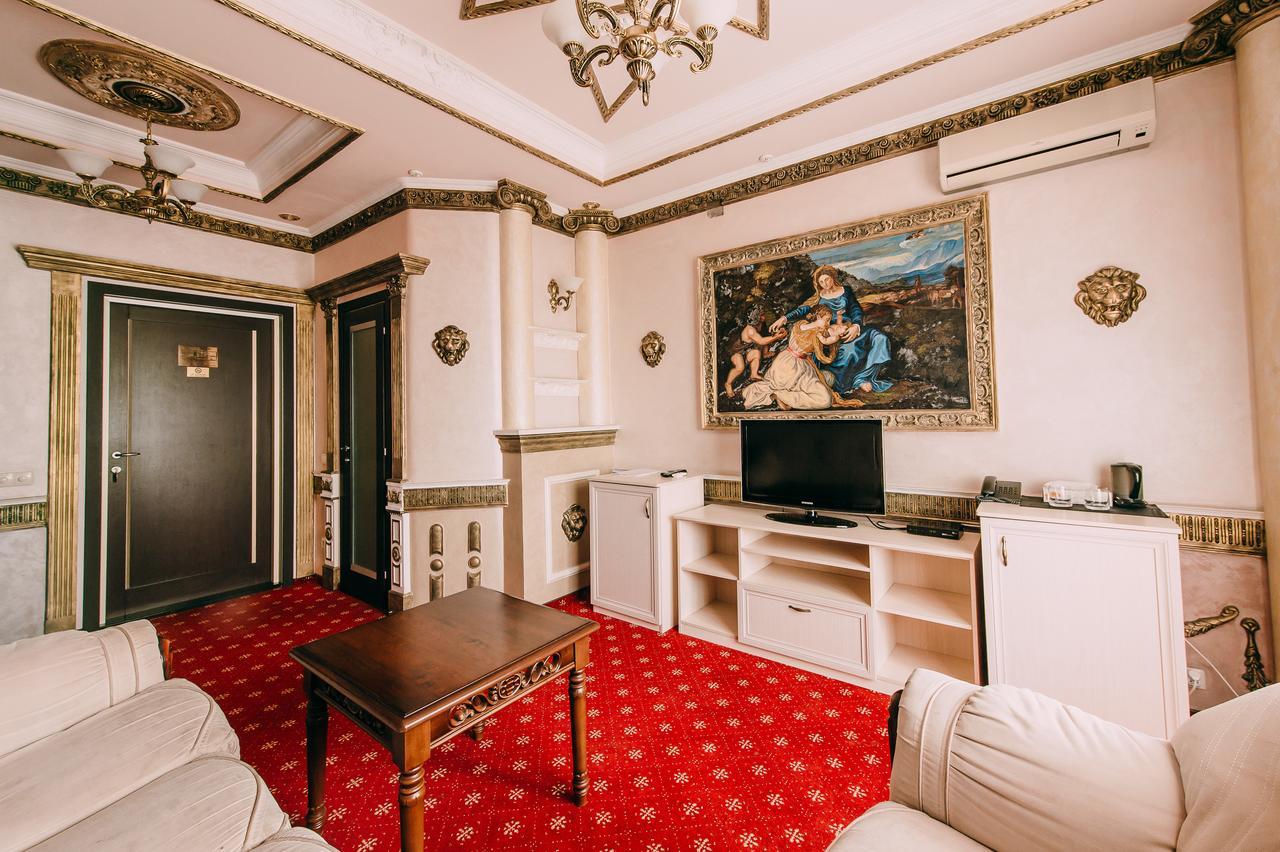Urartu Hotel Kharkiv Extérieur photo